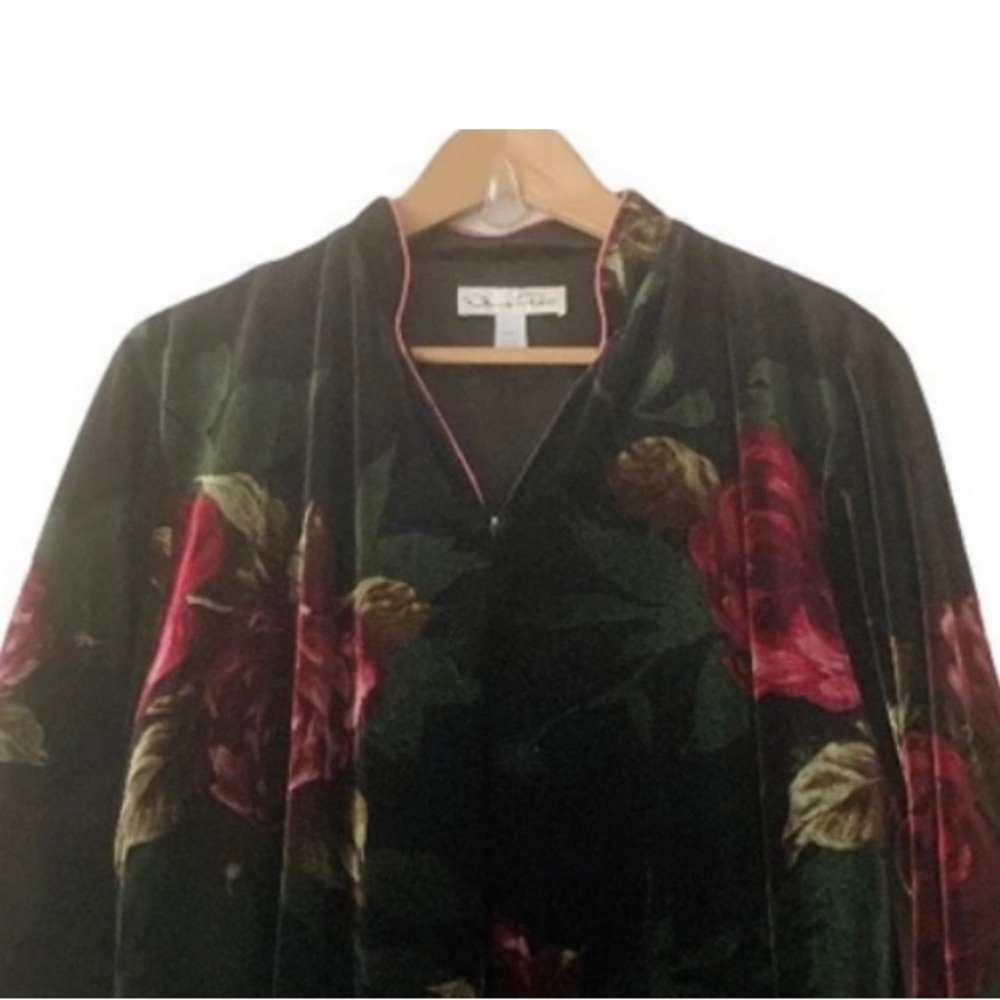 Oscar de la Renta Sleepwear Floral Velvet Robe - Black and Red - Picture 2 of 8